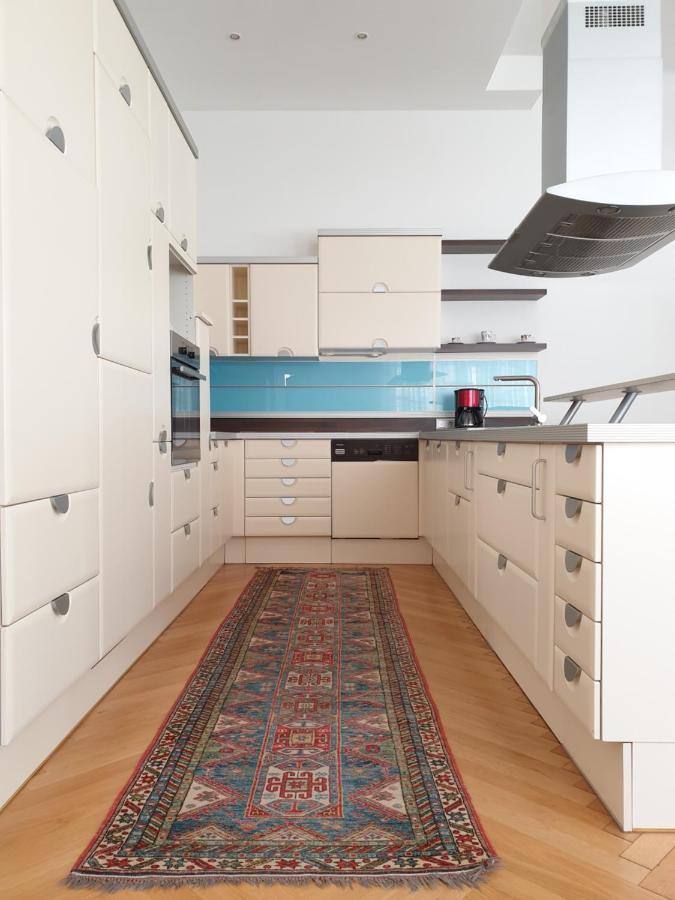 Sunny And Spacious Apartment Near City Centre Viena Exterior foto
