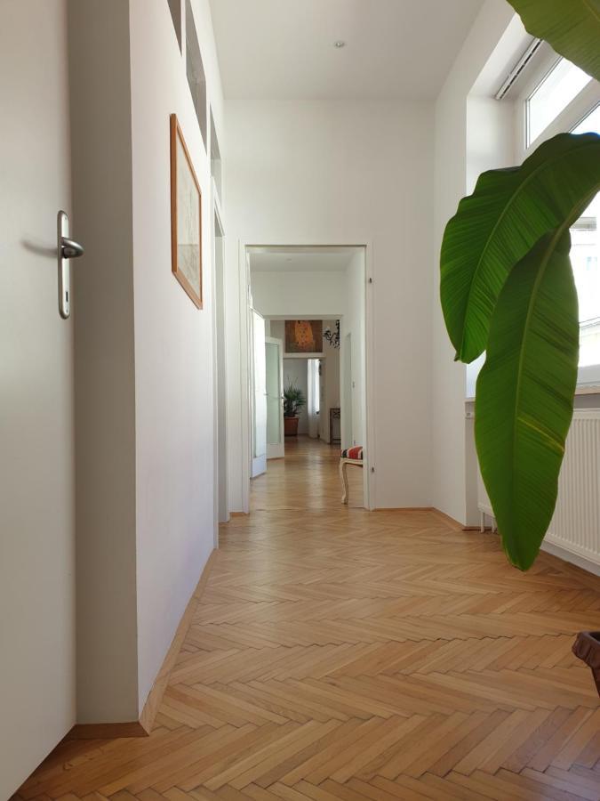 Sunny And Spacious Apartment Near City Centre Viena Exterior foto